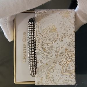 Bangle with crystals